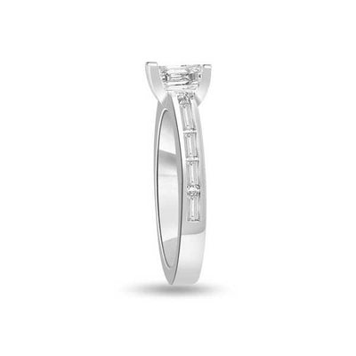 Anello di fidanzamento solitario composto con diamanti sul gambo in Oro Bianco 18ct - R187