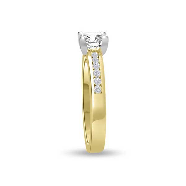 Anello di fidanzamento solitario composto con diamanti sul gambo in Oro Giallo 18ct - R196